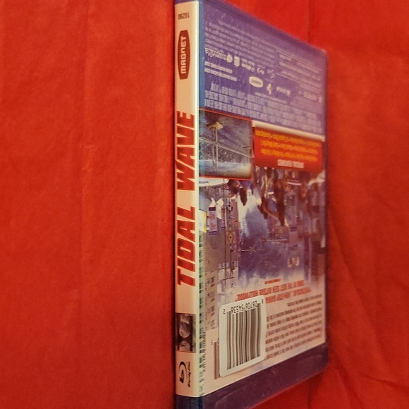 🌲 NWT Tidal Wave Blu-ray movie film - Picture 3 of 5